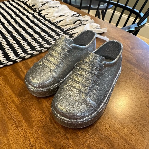 MINI MELISSA girls MINI BE SILVER GLITTER SNEAKERS - Picture 5 of 16